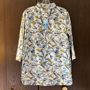 Elsie & Zoey 3/4 sleeved long floral top. Size Medium but runs small. NWT